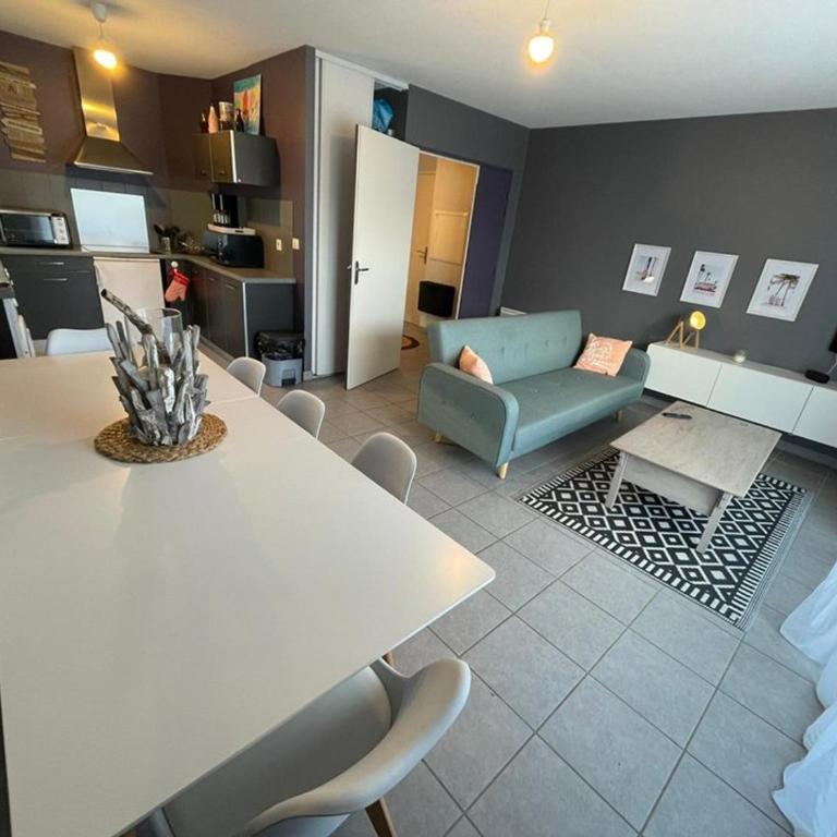Appartement en rez-de-jardin à 100m de la plage avec terrasse et parking - FR-1-413-107 - Apartamento - 5