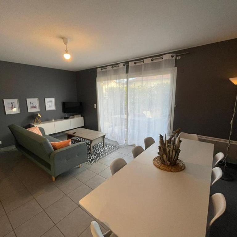 Appartement en rez-de-jardin à 100m de la plage avec terrasse et parking - FR-1-413-107 - Apartamento - 6
