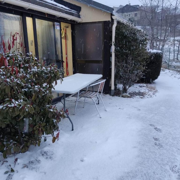 LES FONTANILLES odeillo chalet 60 WIFI & PARKING gratuit exposé plein sud & plein pied , draps & serviettes de toilettes non inclus, sabanas y toallas no incluidos - Chalet 2 Chambres - 6