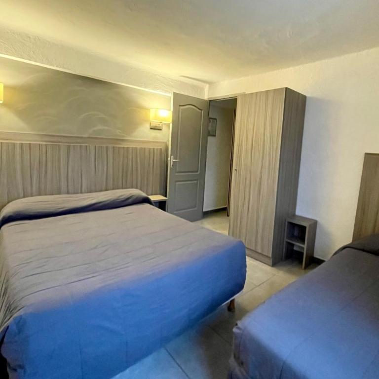 Hotel Les Palmiers En Camargue - Chambre Triple Économique - 1