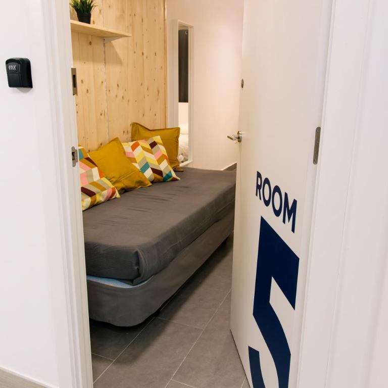 Koala Hostel - Family Room with Shared Bathroom - 5