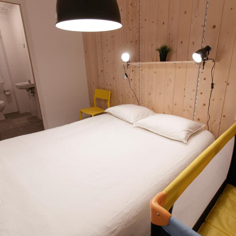 Koala Hostel - Double Room with Private Bathroom - 1