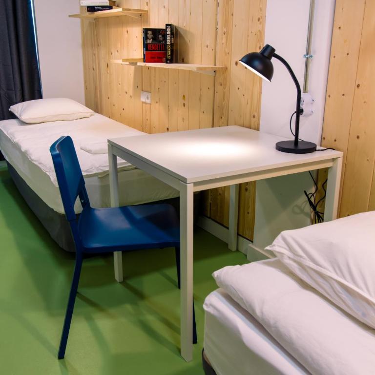 Koala Hostel - Standard Twin Room with Shared Bathroom - 6