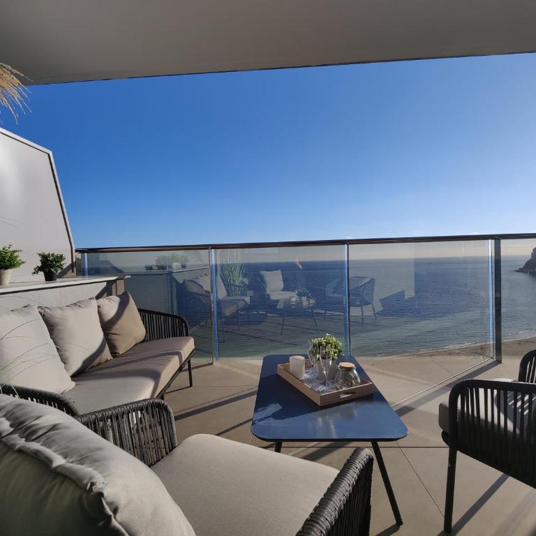 SUNSET CLIFFS sea & sky apartments - Three-Bedroom Apartment - 27