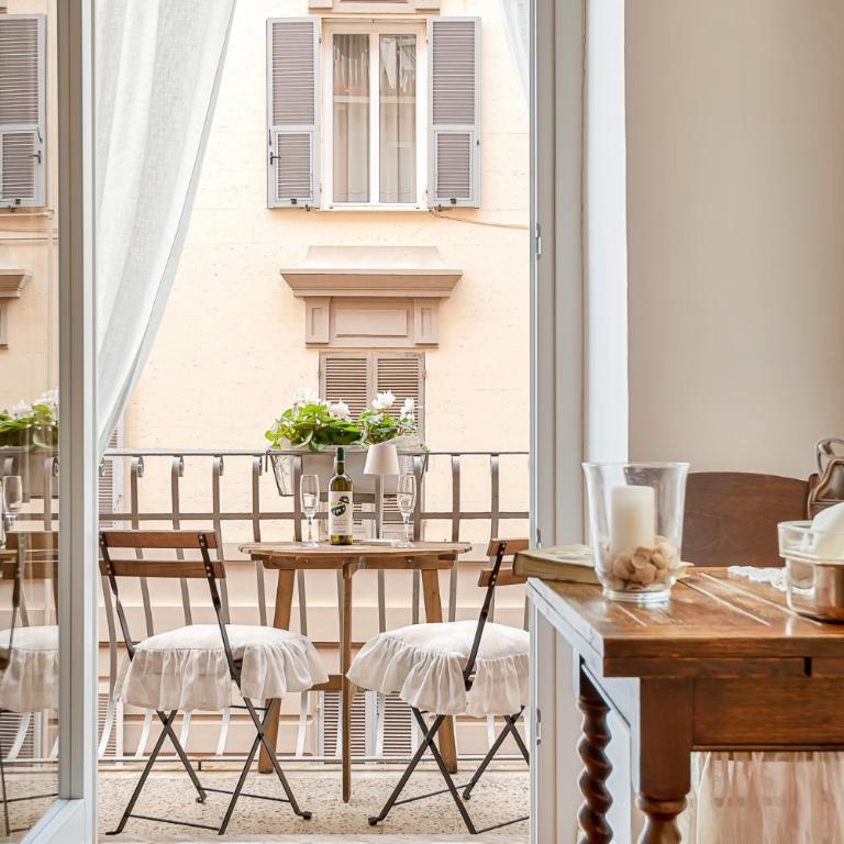 Suite Royal - Studio with Balcony - 19