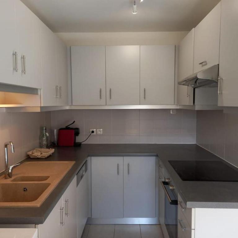 Appartement 8 personnes En face des Remparts Climatisé avec terrasse et Parking - Apartment - 16