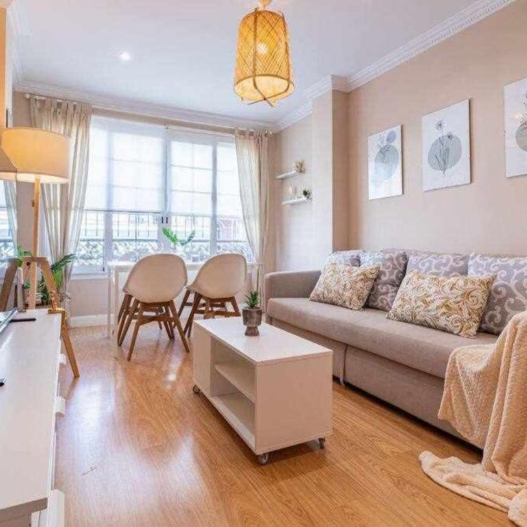 Apartamento 3 en Estadio del Sevilla, 8 plazas y m - Apartamento de 3 dormitorios - 2