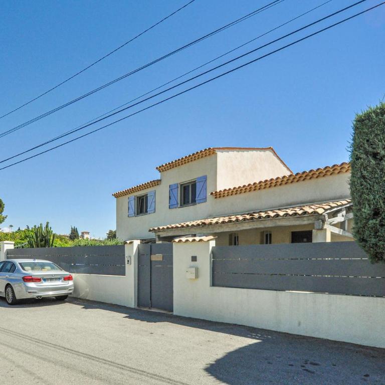 Gorgeous Home In Saint-Laurent-Du-Var - Maison de Vacances 4 Chambres - 13