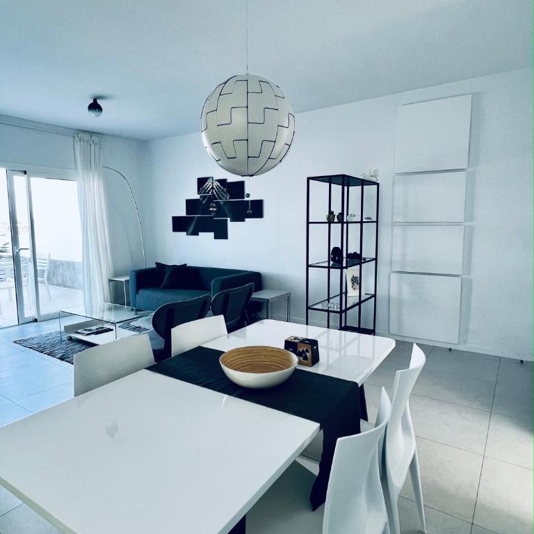 Trendy Casa Linea - Two-Bedroom House - 11