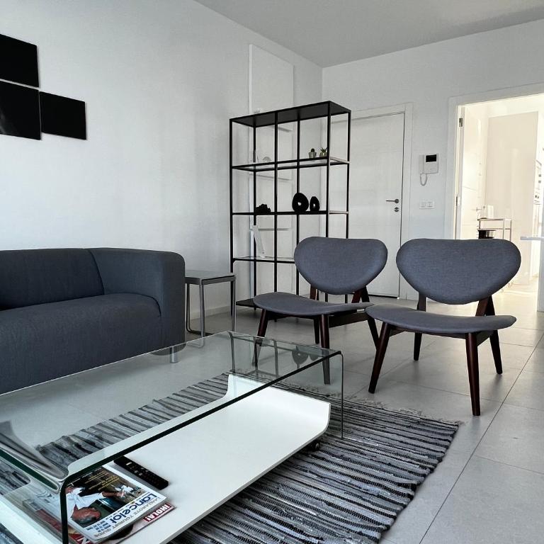 Trendy Casa Linea - Two-Bedroom House - 84