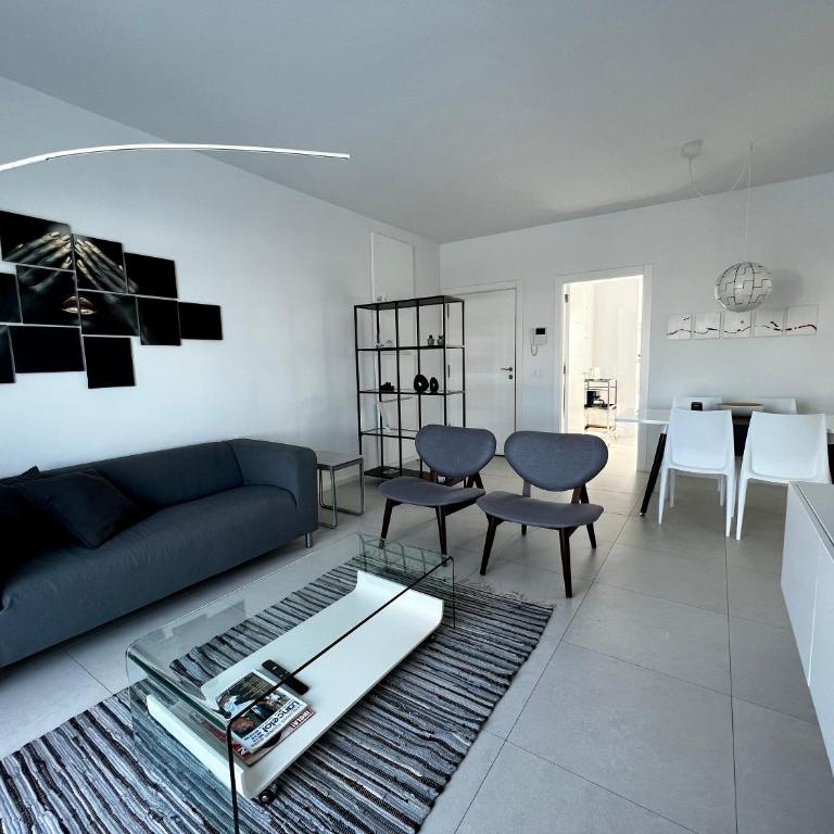 Trendy Casa Linea - Two-Bedroom House - 24