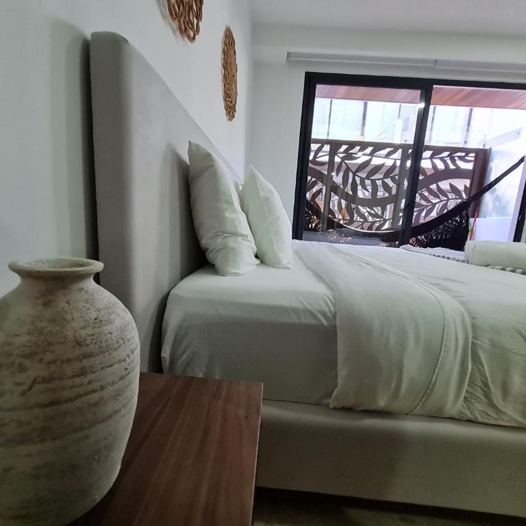 Modernos Estudios a pasos De La 5ta Av Pool view - By Yeah - One-Bedroom Apartment - 16