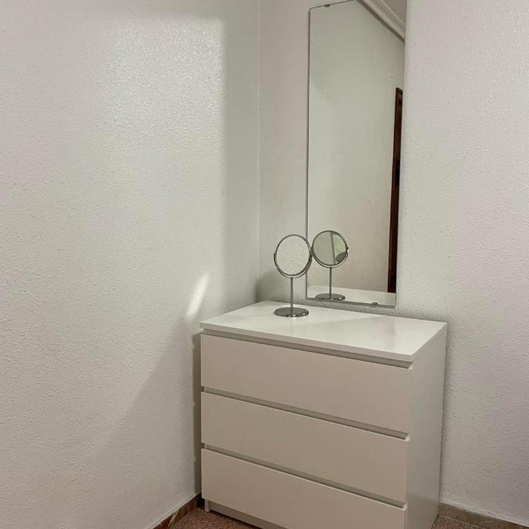 Piso Grande Amplio para grandes grupos 4 Dormitorios 2 baños,Asc 4AC y WIFI - Apartment - 39