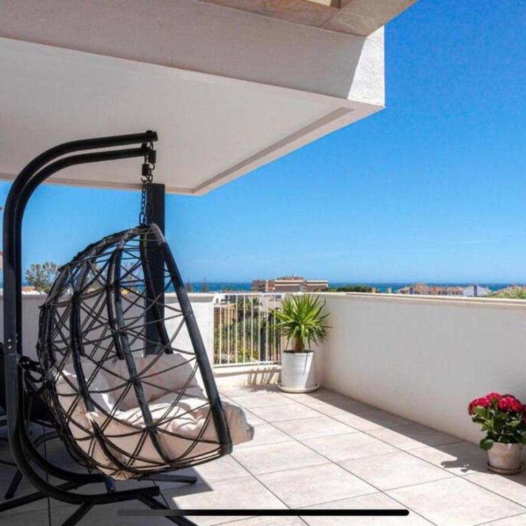 Spacious 3 Bedroom with 2 Terraces, pool, and walking distance to the beach - Apartamento de 3 dormitorios - 1