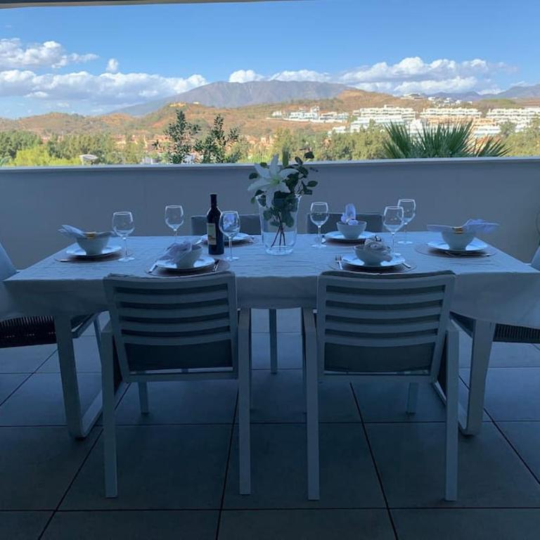 Spacious 3 Bedroom with 2 Terraces, pool, and walking distance to the beach - Apartamento de 3 dormitorios - 17