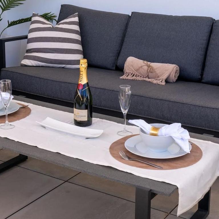Spacious 3 Bedroom with 2 Terraces, pool, and walking distance to the beach - Apartamento de 3 dormitorios - 19