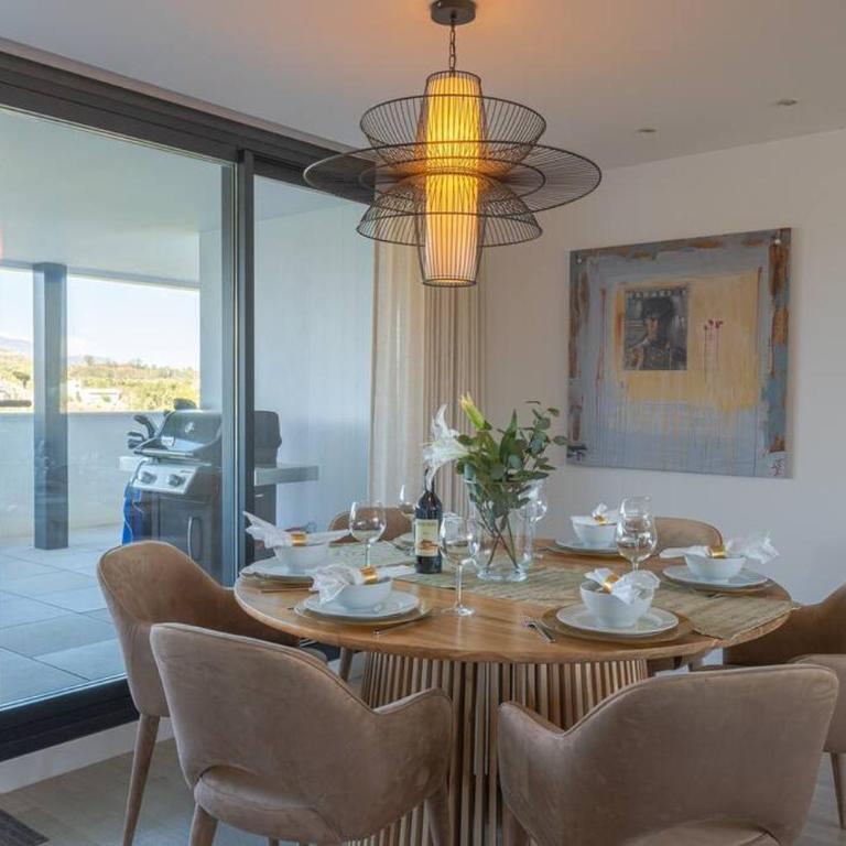 Spacious 3 Bedroom with 2 Terraces, pool, and walking distance to the beach - Apartamento de 3 dormitorios - 4