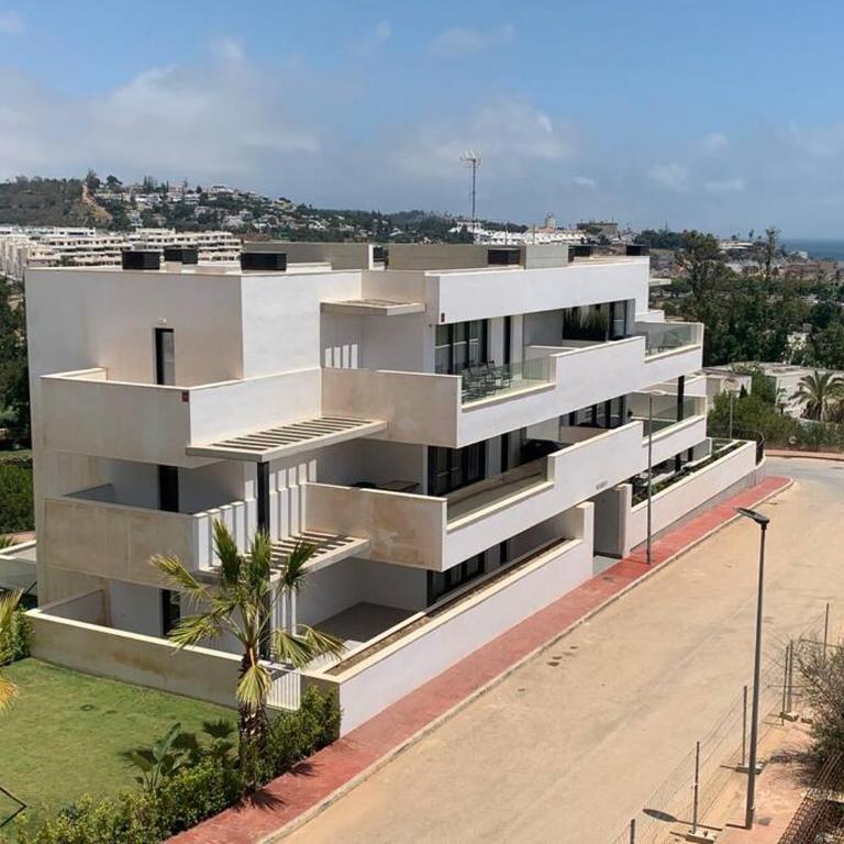 Spacious 3 Bedroom with 2 Terraces, pool, and walking distance to the beach - Apartamento de 3 dormitorios - 33