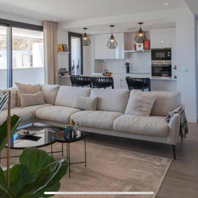 Spacious 3 Bedroom with 2 Terraces, pool, and walking distance to the beach - Apartamento de 3 dormitorios - 7