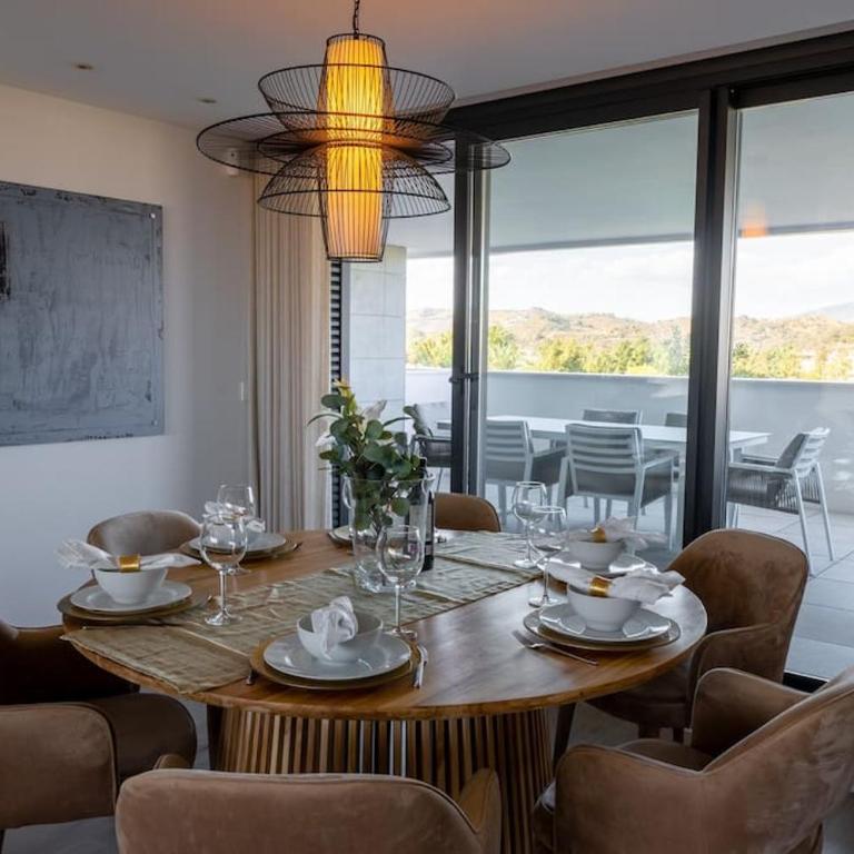 Spacious 3 Bedroom with 2 Terraces, pool, and walking distance to the beach - Apartamento de 3 dormitorios - 2