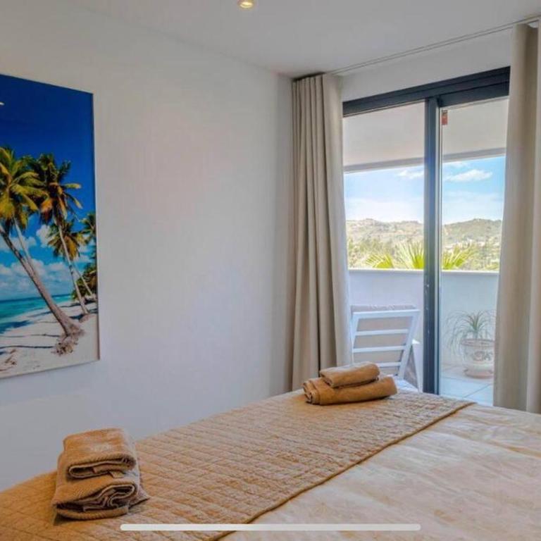Spacious 3 Bedroom with 2 Terraces, pool, and walking distance to the beach - Apartamento de 3 dormitorios - 12