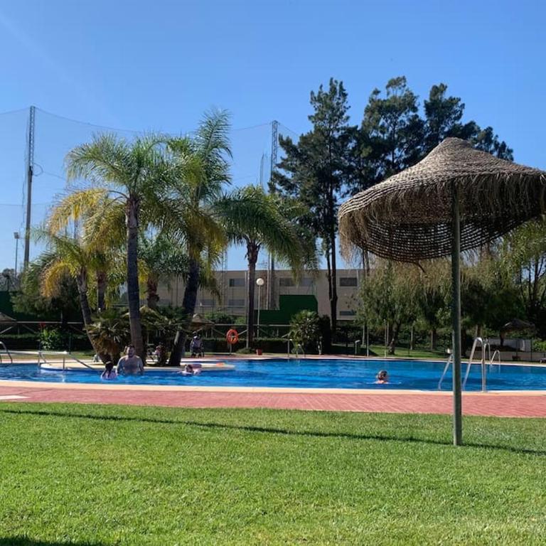 Spacious 3 Bedroom with 2 Terraces, pool, and walking distance to the beach - Apartamento de 3 dormitorios - 34