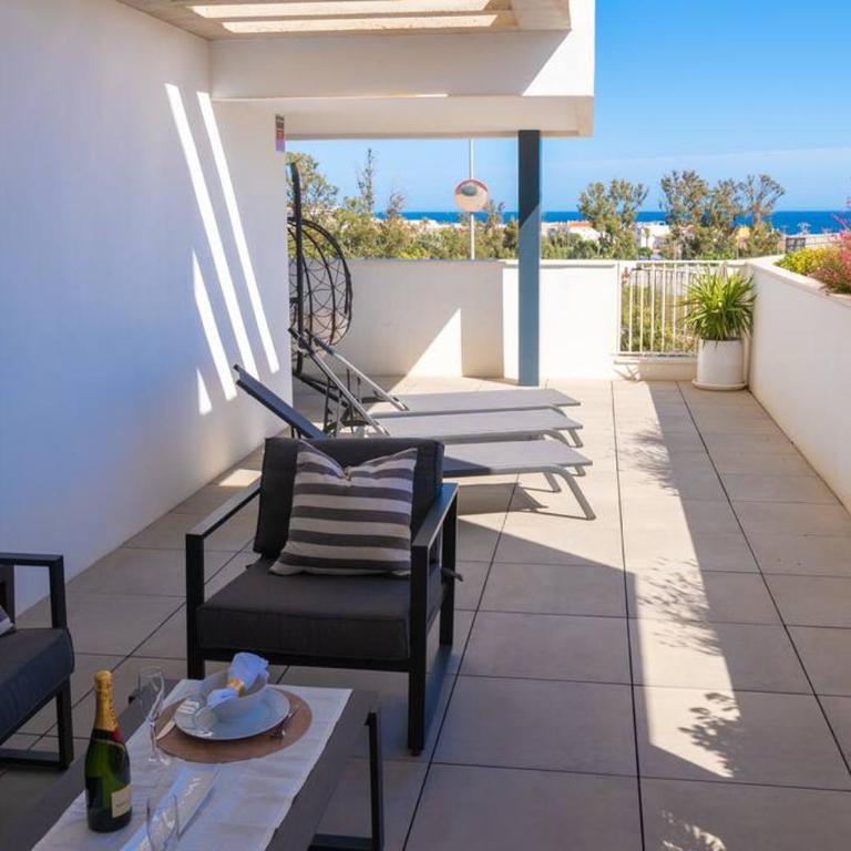 Spacious 3 Bedroom with 2 Terraces, pool, and walking distance to the beach - Apartamento de 3 dormitorios - 21