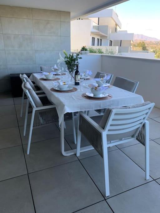 Spacious 3 Bedroom with 2 Terraces, pool, and walking distance to the beach - Apartamento de 3 dormitorios - 22