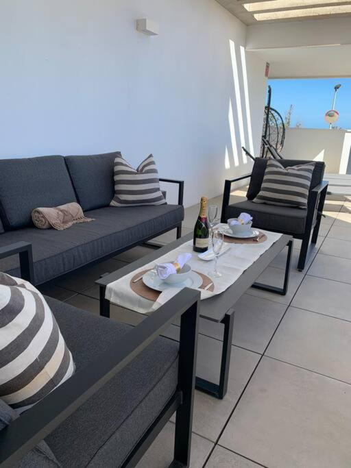 Spacious 3 Bedroom with 2 Terraces, pool, and walking distance to the beach - Apartamento de 3 dormitorios - 25