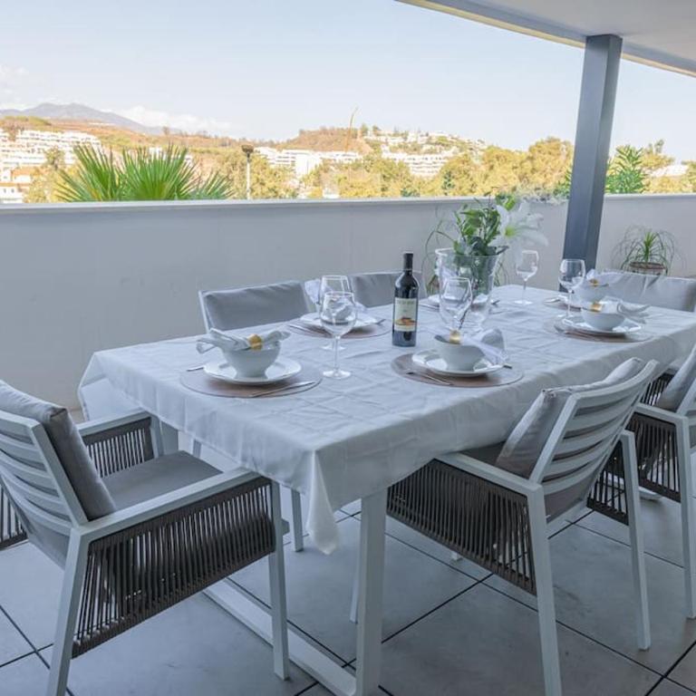 Spacious 3 Bedroom with 2 Terraces, pool, and walking distance to the beach - Apartamento de 3 dormitorios - 24