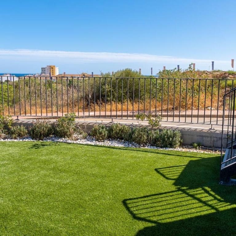 Spacious 3 Bedroom with 2 Terraces, pool, and walking distance to the beach - Apartamento de 3 dormitorios - 39