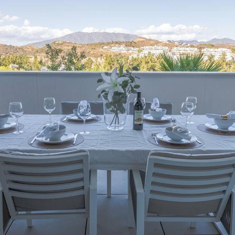 Spacious 3 Bedroom with 2 Terraces, pool, and walking distance to the beach - Apartamento de 3 dormitorios - 30