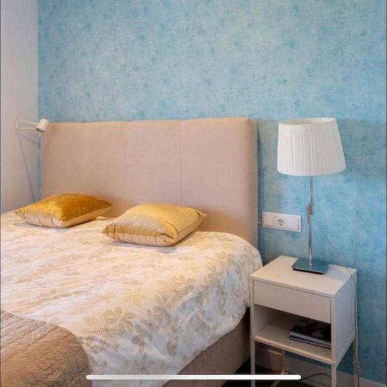 Spacious 3 Bedroom with 2 Terraces, pool, and walking distance to the beach - Apartamento de 3 dormitorios - 16