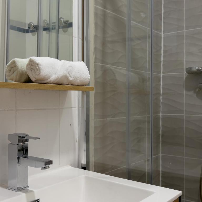Diane 100 m du lac - Appartement avec Douche - 26