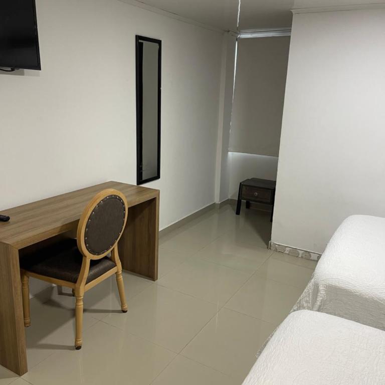 Apartahotel Marbella - Standard Queen Room with Two Queen Beds - 8