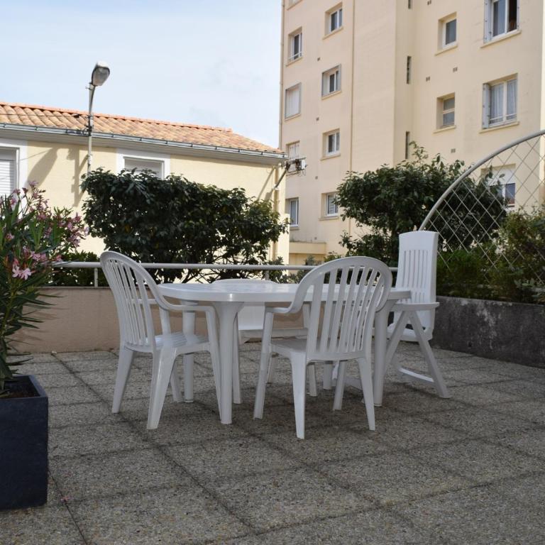 Appartement avec Terrasse à 50m de la Plage des Sables-d'Olonne - FR-1-197-429 - Appartement (4 Adultes) - 2