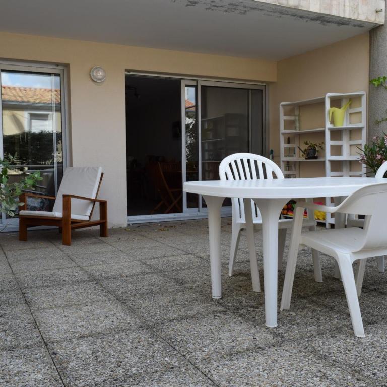 Appartement avec Terrasse à 50m de la Plage des Sables-d'Olonne - FR-1-197-429 - Appartement (4 Adultes) - 4