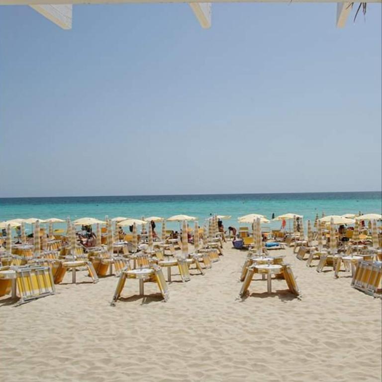 "SUPER" a Torre Lapillo al primo piano a 50 dal centro a 150 mt dalla spiaggia , disponibile NAVETTA per l'aereoporto GRATUITA - Appartamento - Piano Terra - 7