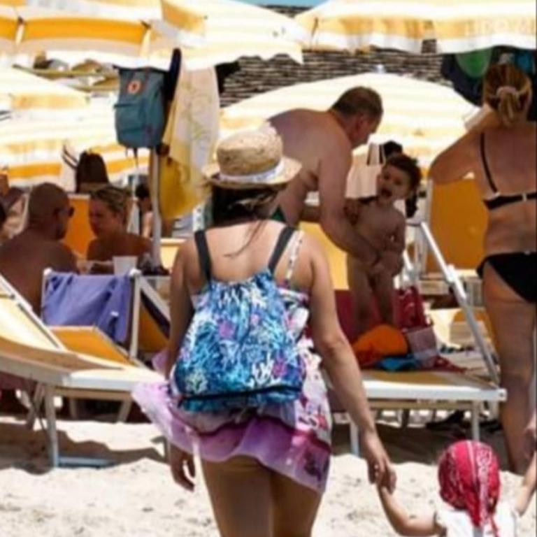 "SUPER" a Torre Lapillo al primo piano a 50 dal centro a 150 mt dalla spiaggia , disponibile NAVETTA per l'aereoporto GRATUITA - Appartamento - Piano Terra - 2