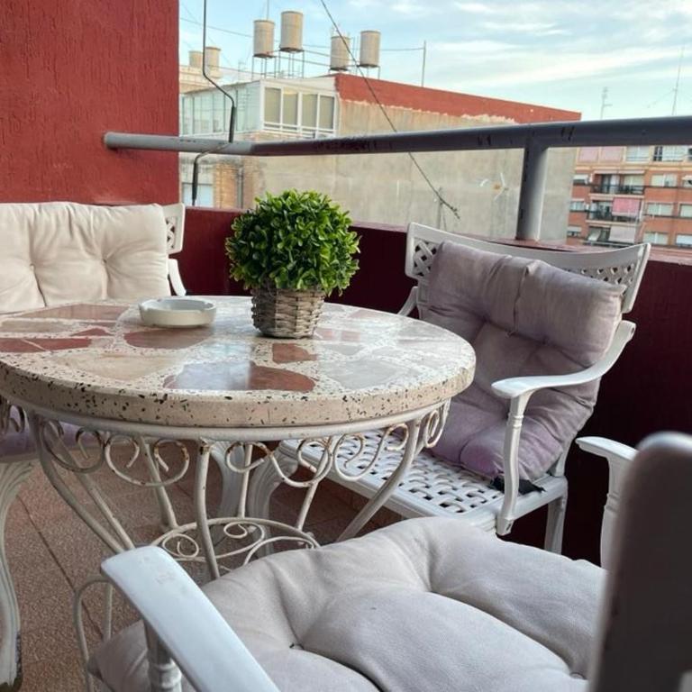 Piso Grande Amplio para grandes grupos 4 Dormitorios 2 baños,Asc 4AC y WIFI - Apartment - 62