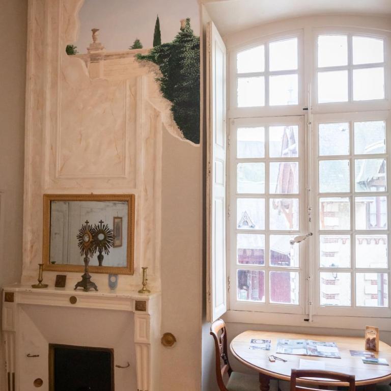 L'Hotel de Panette, Un exceptionnel château en coeur de ville - parking privé cour - Suite - 4