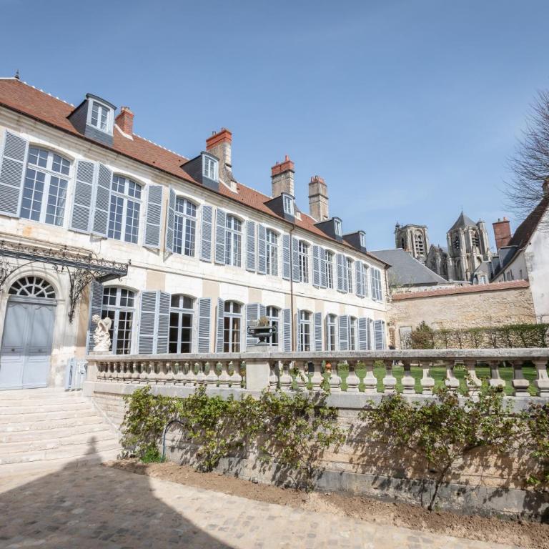 L'Hotel de Panette, Un exceptionnel château en coeur de ville - parking privé cour - Suite Prince Charles de Bourbon - 14