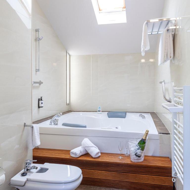Hotel Macià Alfaros - Suite Deluxe con bañera de hidromasaje - 2