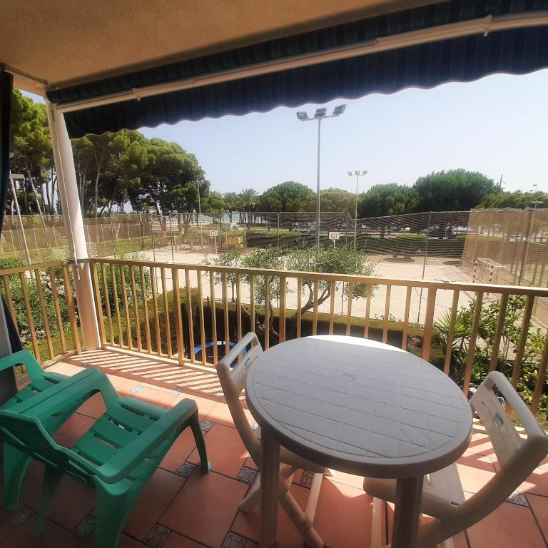 CAMBRILS 1ª Línea Playa - Two-Bedroom Apartment - 13