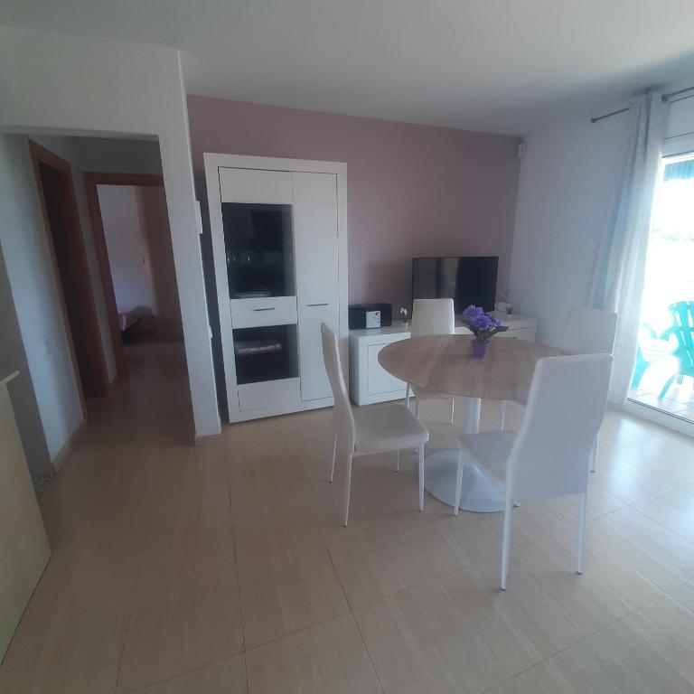 CAMBRILS 1ª Línea Playa - Two-Bedroom Apartment - 20