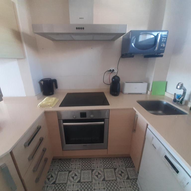 CAMBRILS 1ª Línea Playa - Two-Bedroom Apartment - 23