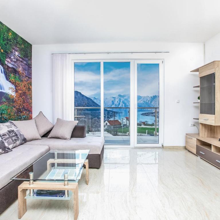 Four Seasons Apartments - Deluxe Apartment - 2
