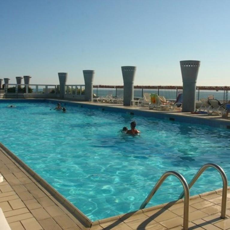 Lovely flat in a residence with pool - Beahost - Apartment - 5