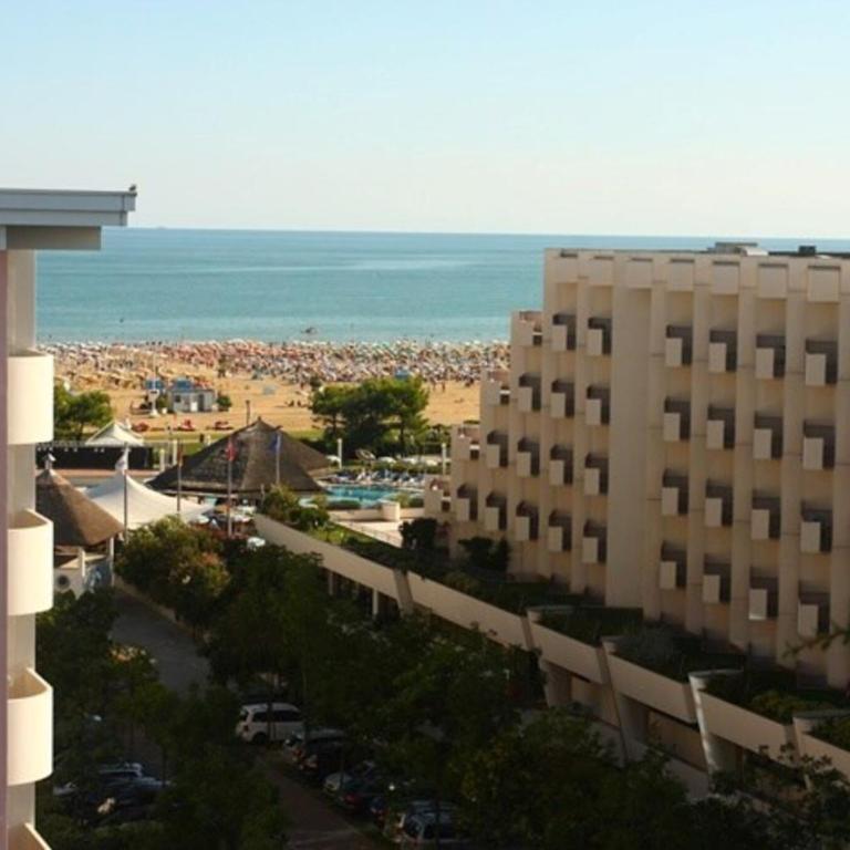 Lovely flat in a residence with pool - Beahost - Apartment - 9