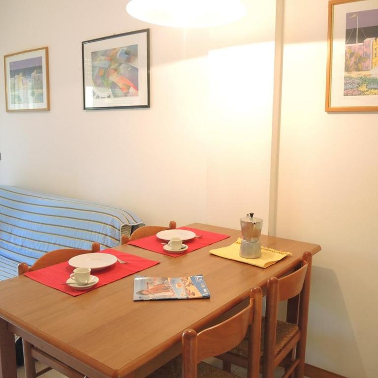Flat in residence with swimming pool and balcony - Appartamento - 17